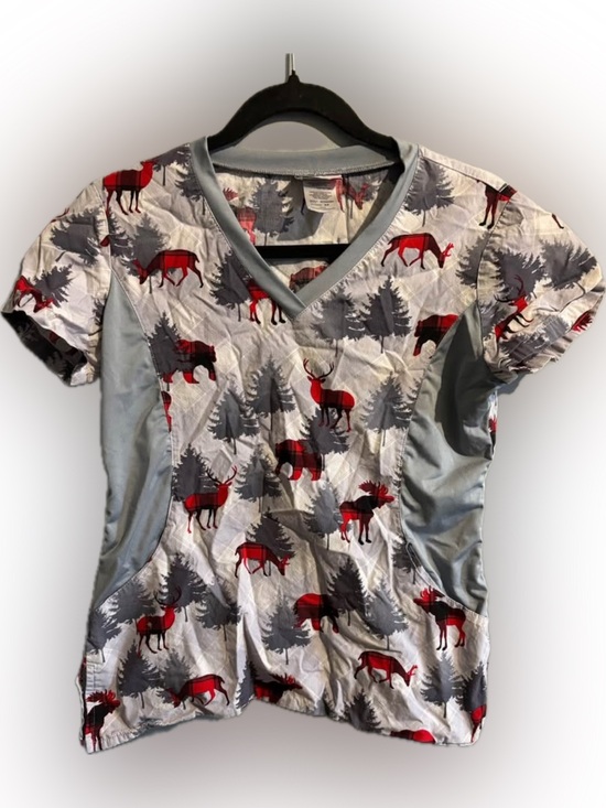 Tops - ⭐️ 4 for $25 SALE ⭐️ Women’s Light Gray V-Neck Scrub Top with Red Moose Print